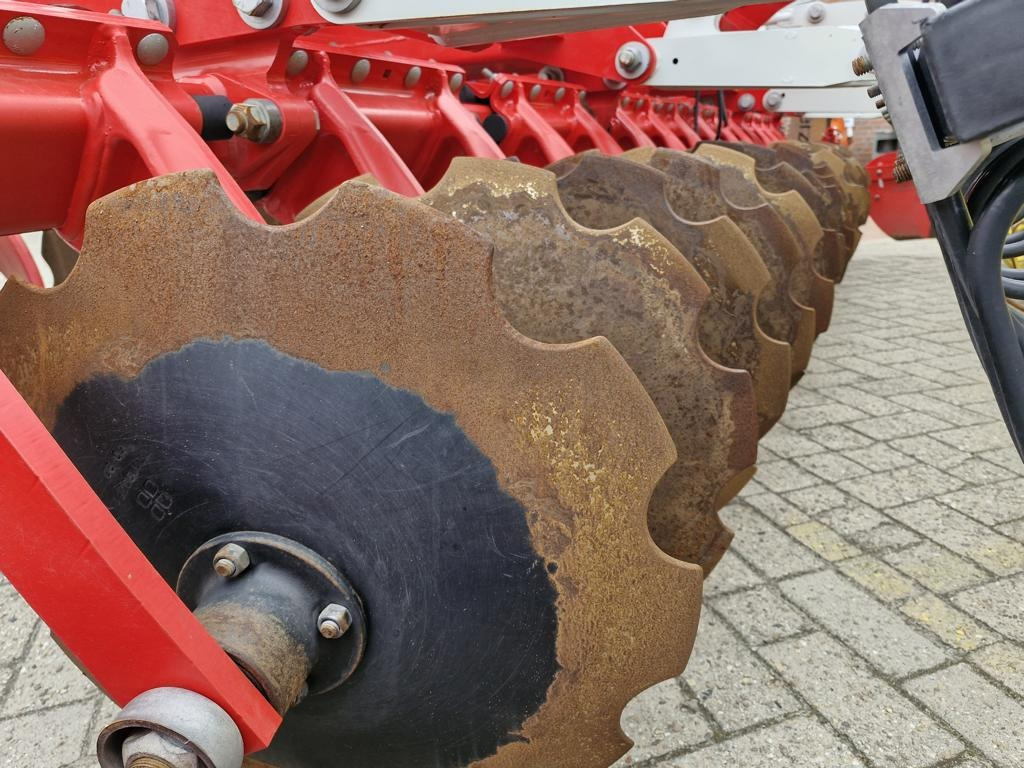Pöttinger TERRADISC 4001 K - Tárcsás borona: 4 kép. Pöttinger TERRADISC 4001 K - Tárcsás borona: 4 kép.