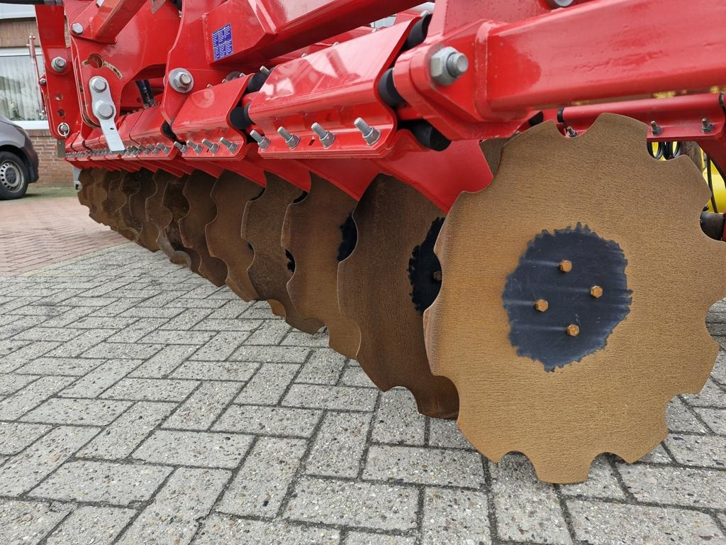 Pöttinger TERRADISC 4001 K - Tárcsás borona: 5 kép. Pöttinger TERRADISC 4001 K - Tárcsás borona: 5 kép.