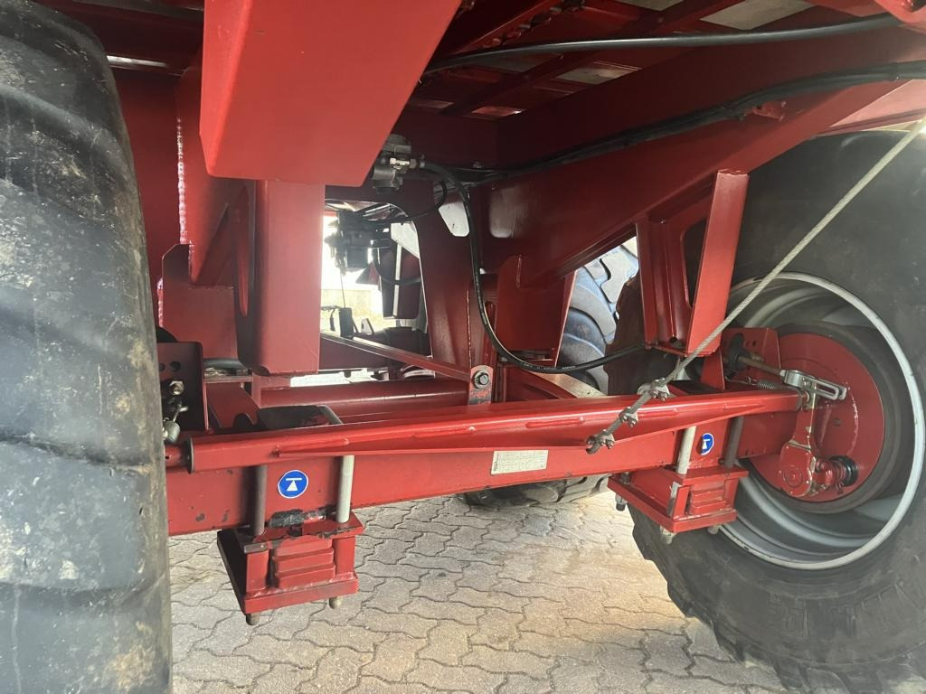 Strautmann GIGA-VITESSE CFS 4002 DO - Rendfelszedő: 3 kép. Strautmann GIGA-VITESSE CFS 4002 DO - Rendfelszedő: 3 kép.
