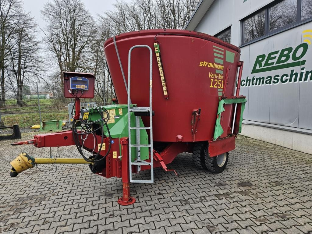 Strautmann VERTI-MIX 1251 - Etetőkocsi: 1 kép. Strautmann VERTI-MIX 1251 - Etetőkocsi: 1 kép.