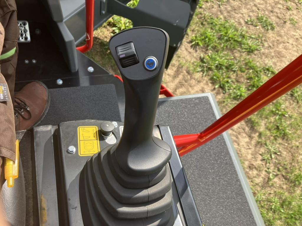 Wacker DW 50-2 - Billenőplatós teherautó: 4 kép. Wacker DW 50-2 - Billenőplatós teherautó: 4 kép.