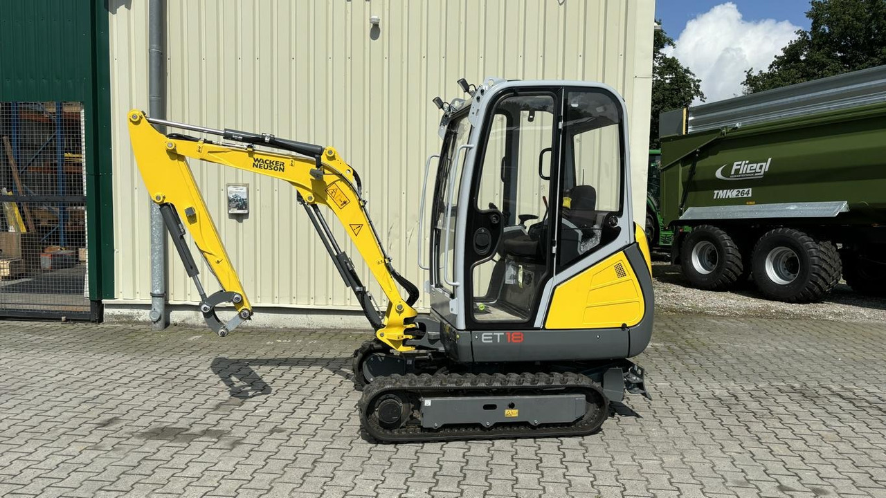 Wacker ET 18 - Minikotró: 1 kép. Wacker ET 18 - Minikotró: 1 kép.