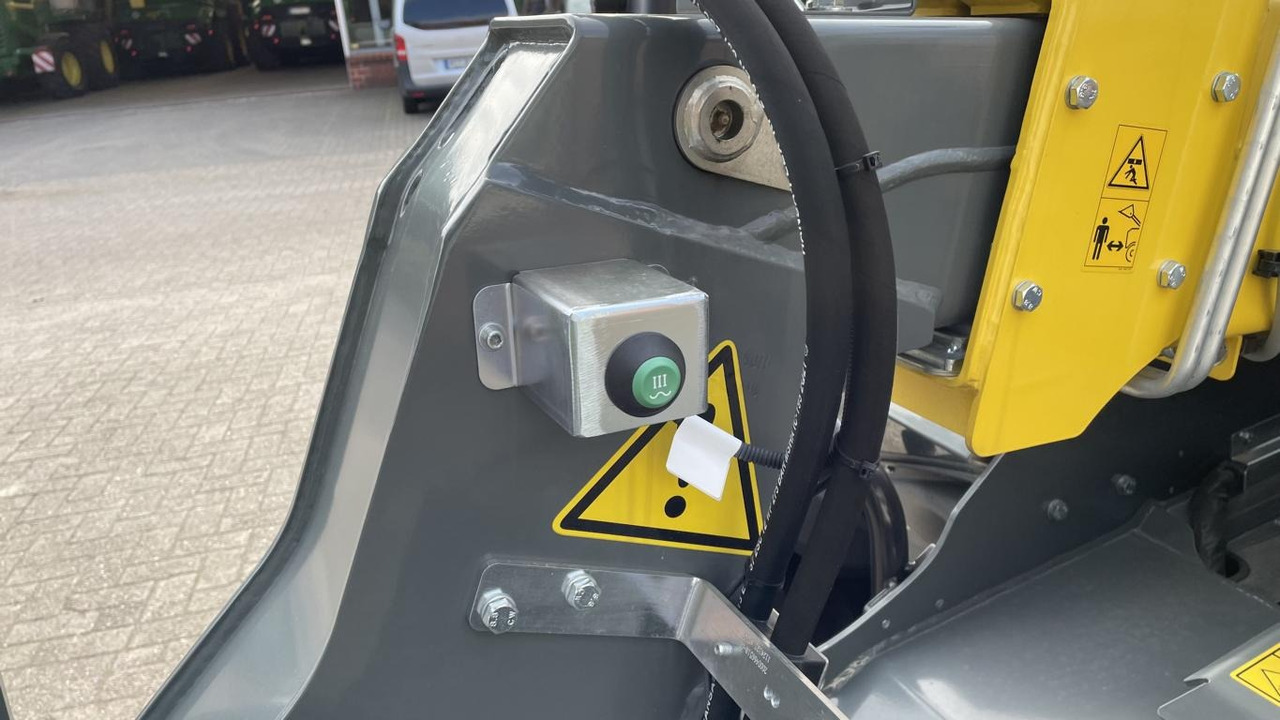 Wacker TH 412 - Rakodógép: 2 kép. Wacker TH 412 - Rakodógép: 2 kép.