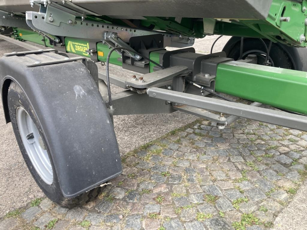 Ziegler 4WT JD RD35F - Kombájn: 4 kép. Ziegler 4WT JD RD35F - Kombájn: 4 kép.
