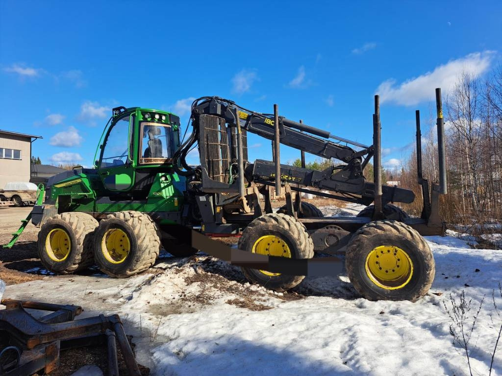 John Deere 1010G - Kihordó: 2 kép. John Deere 1010G - Kihordó: 2 kép.