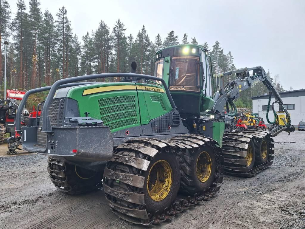 John Deere 1170G - Fakitermelő gép: 3 kép. John Deere 1170G - Fakitermelő gép: 3 kép.