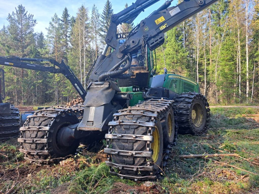John Deere 1170G - Fakitermelő gép: 4 kép. John Deere 1170G - Fakitermelő gép: 4 kép.