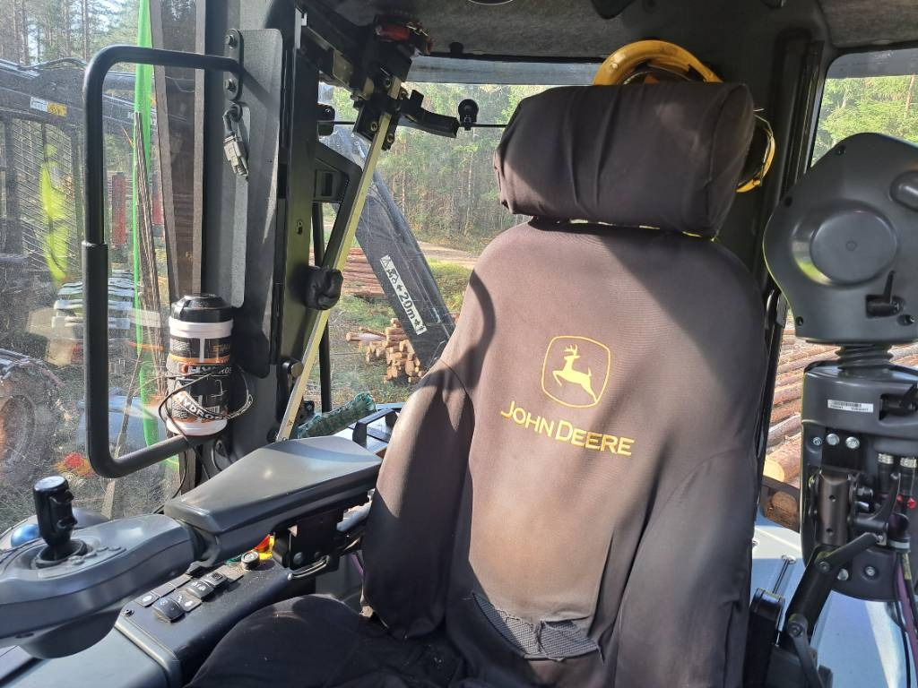 John Deere 1170G - Fakitermelő gép: 5 kép. John Deere 1170G - Fakitermelő gép: 5 kép.