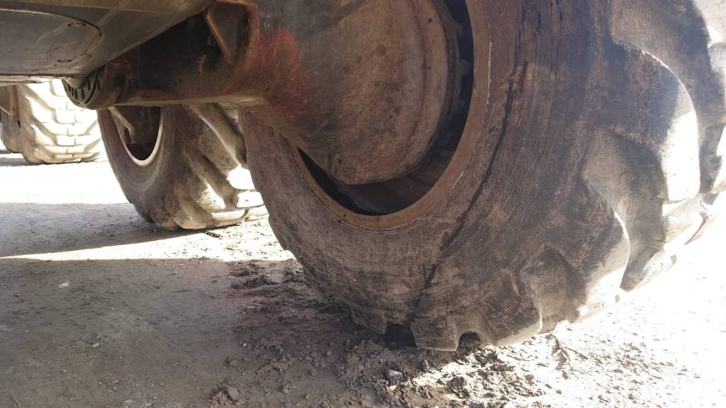 Komatsu 845 - Kihordó: 5 kép. Komatsu 845 - Kihordó: 5 kép.