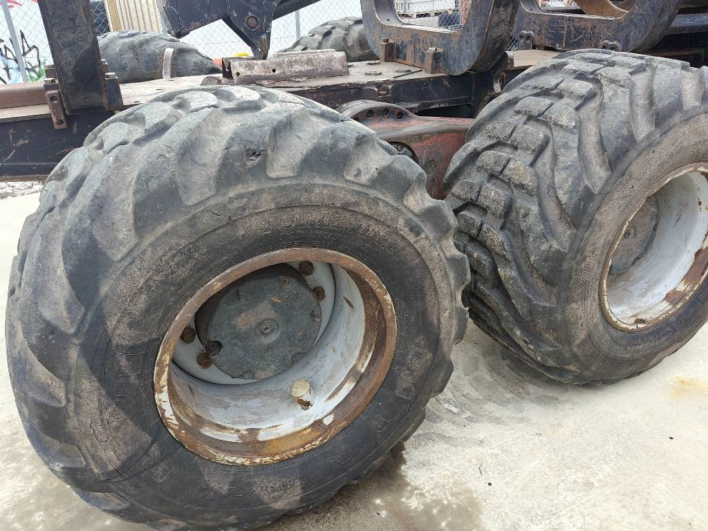 Komatsu 865 - Kihordó: 4 kép. Komatsu 865 - Kihordó: 4 kép.