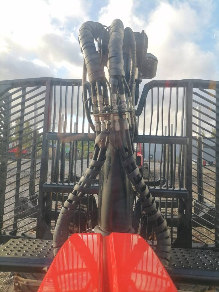 Komatsu 875  - Kihordó: 3 kép. Komatsu 875  - Kihordó: 3 kép.