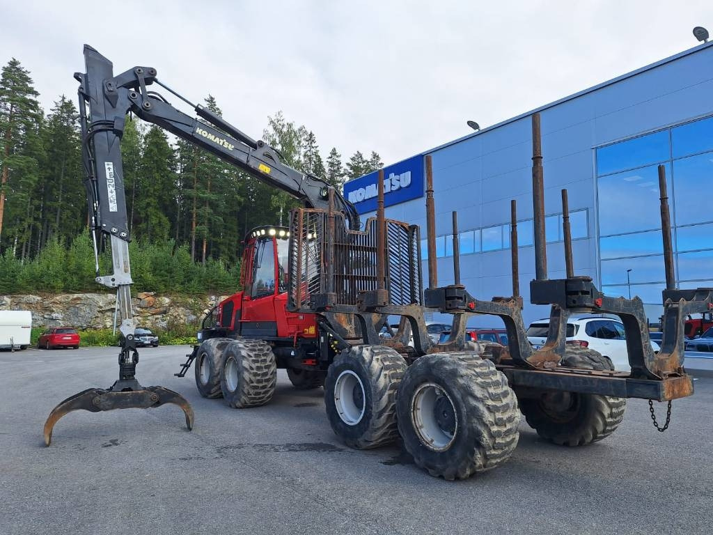 Komatsu 875  - Kihordó: 3 kép. Komatsu 875  - Kihordó: 3 kép.