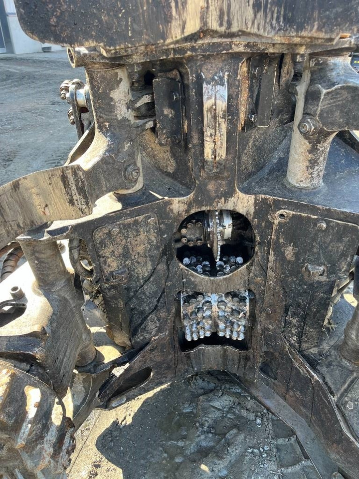 Fakitermelő gép Komatsu 901: 9 kép.