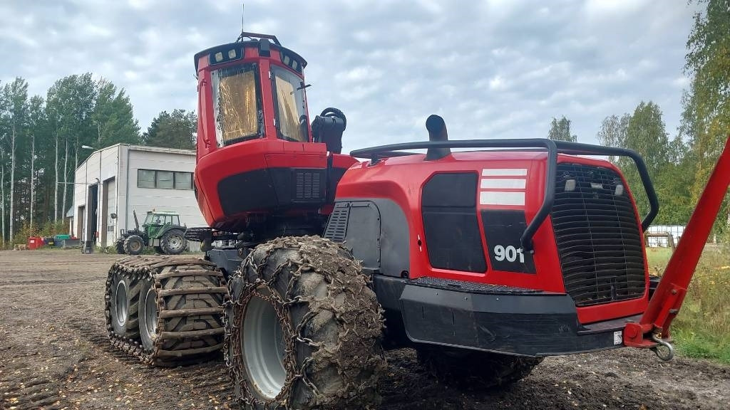 Komatsu 901 - Fakitermelő gép: 4 kép. Komatsu 901 - Fakitermelő gép: 4 kép.