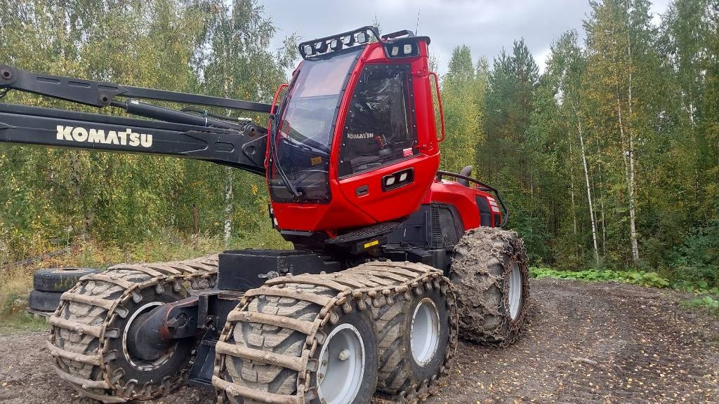 Komatsu 901 - Fakitermelő gép: 1 kép. Komatsu 901 - Fakitermelő gép: 1 kép.