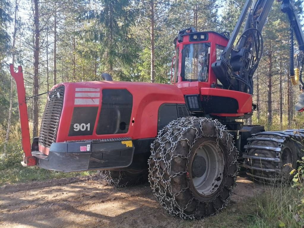 Komatsu 901 - Fakitermelő gép: 2 kép. Komatsu 901 - Fakitermelő gép: 2 kép.