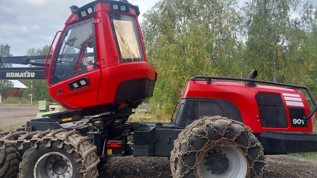 Komatsu 901 - Fakitermelő gép: 2 kép. Komatsu 901 - Fakitermelő gép: 2 kép.