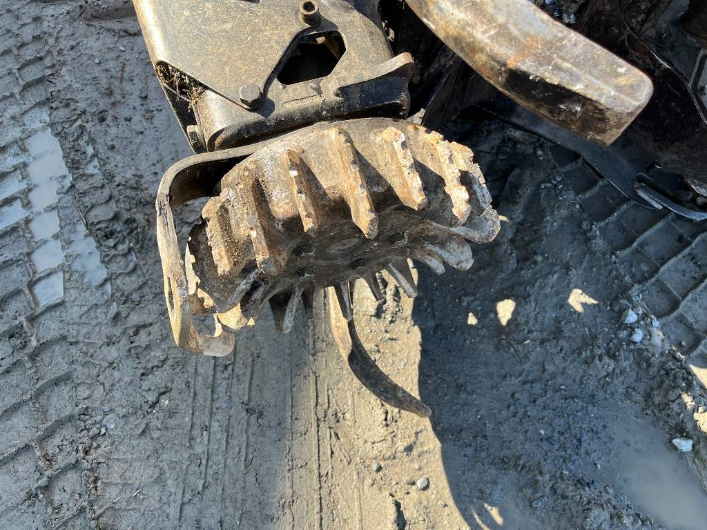 Fakitermelő gép Komatsu 901: 7 kép.