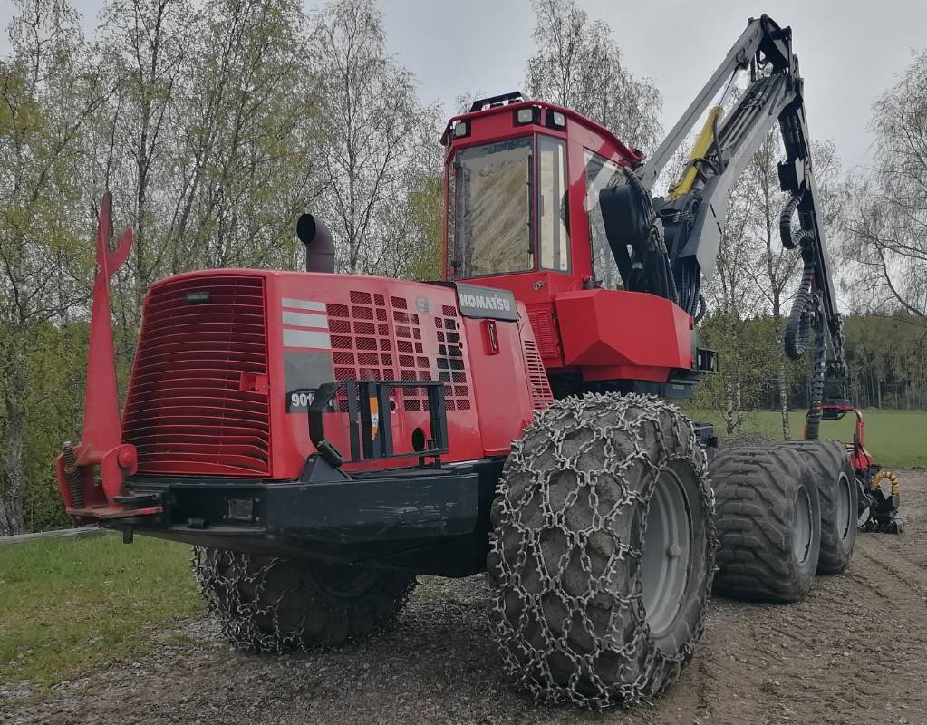 Komatsu 901 TX.1 - Fakitermelő gép: 4 kép. Komatsu 901 TX.1 - Fakitermelő gép: 4 kép.