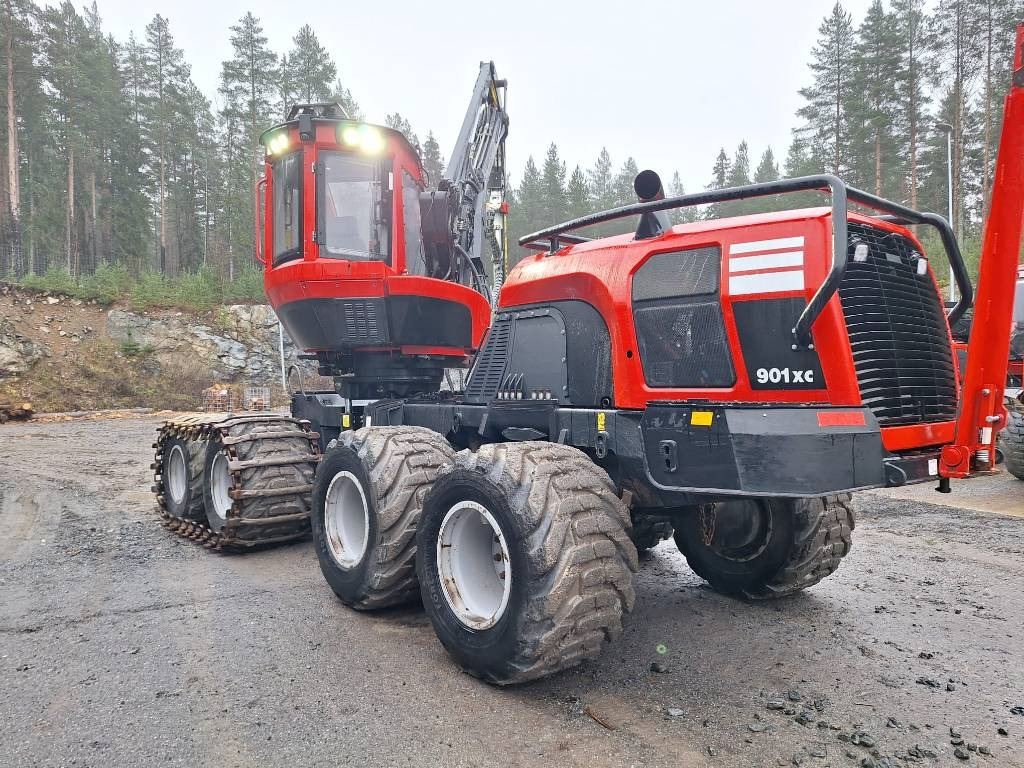 Komatsu 901 XC - Fakitermelő gép: 4 kép. Komatsu 901 XC - Fakitermelő gép: 4 kép.