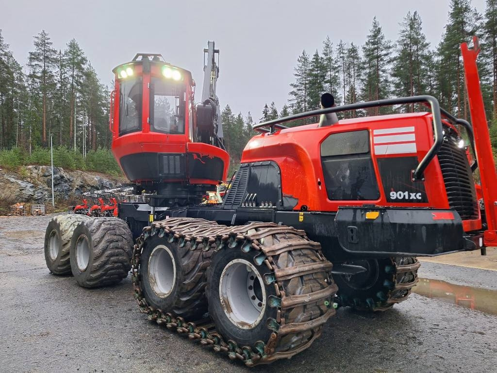 Komatsu 901 XC - Fakitermelő gép: 4 kép. Komatsu 901 XC - Fakitermelő gép: 4 kép.