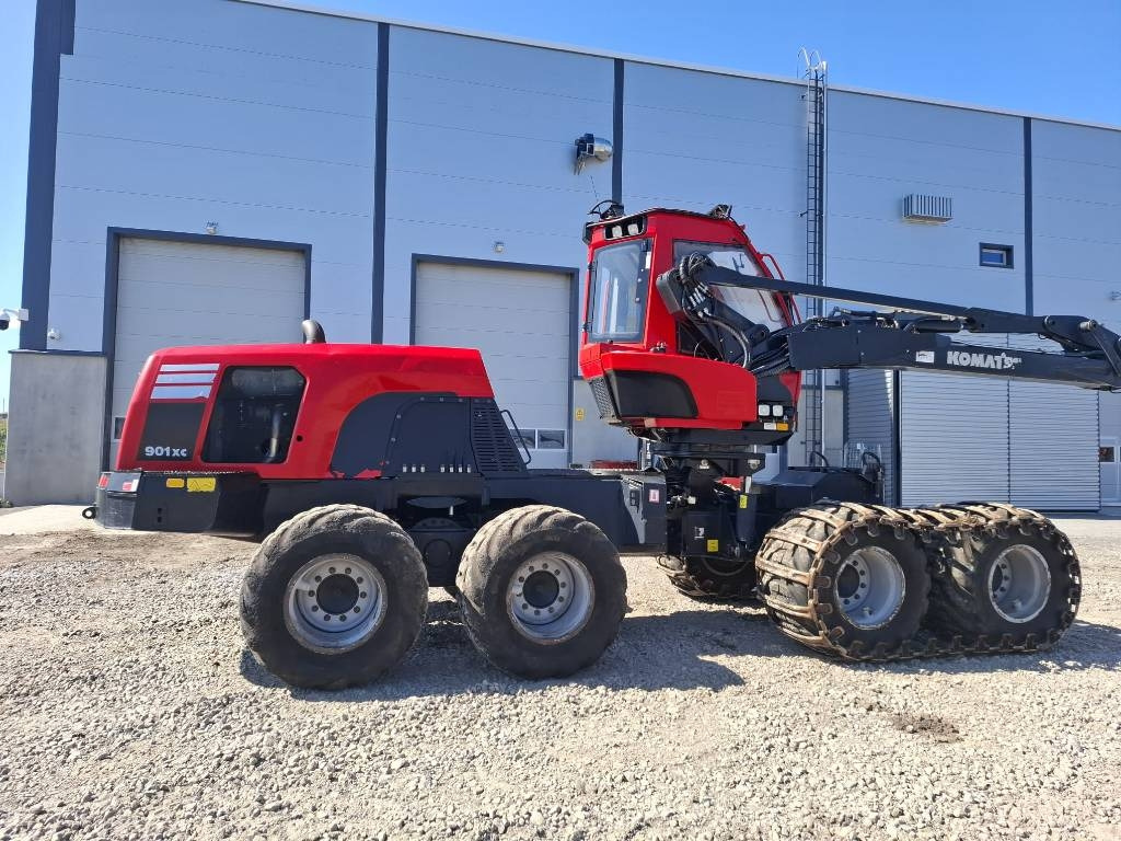 Fakitermelő gép Komatsu 901 XC: 6 kép. Fakitermelő gép Komatsu 901 XC: 6 kép.