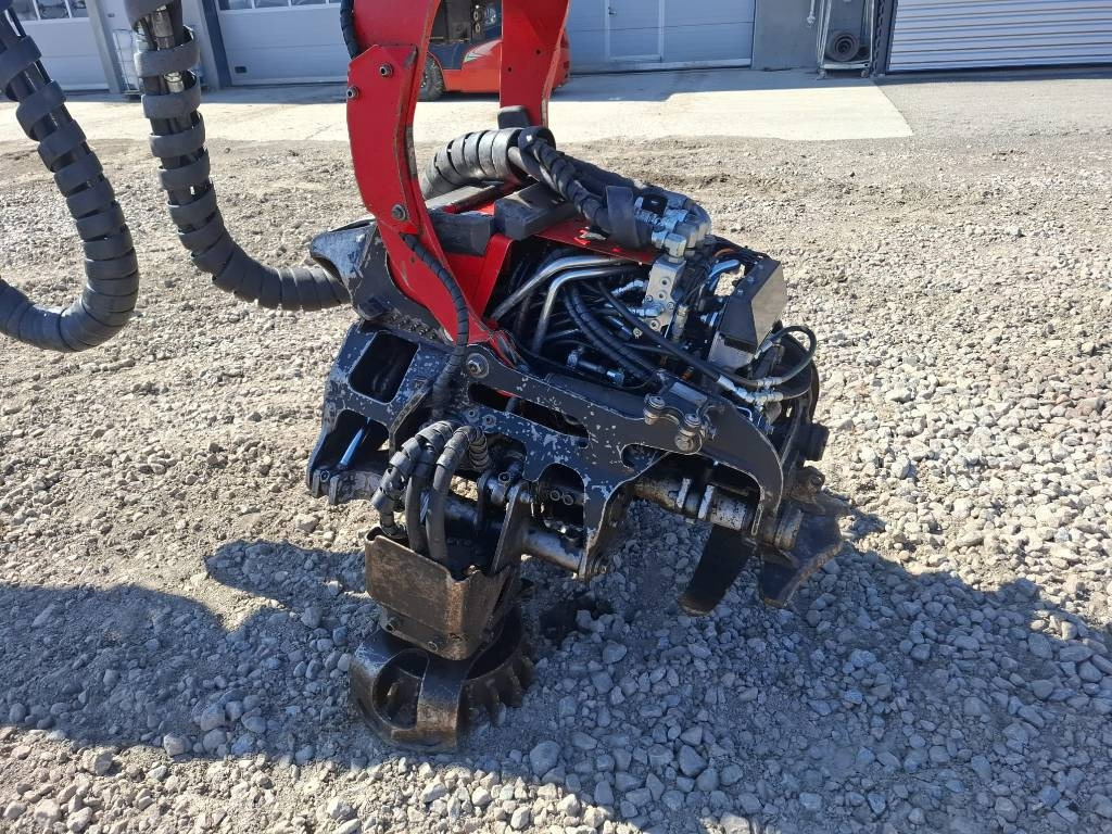 Fakitermelő gép Komatsu 901 XC: 11 kép. Fakitermelő gép Komatsu 901 XC: 11 kép.