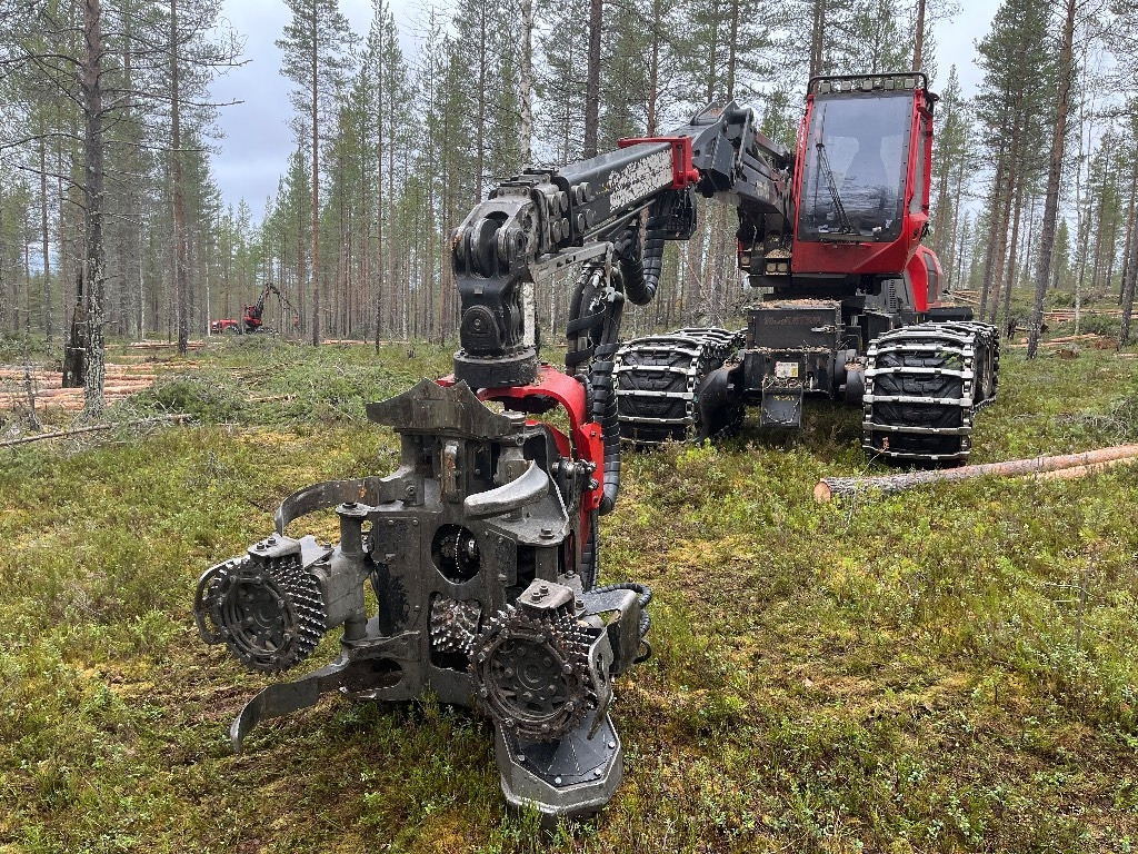 Komatsu 901 XC - Fakitermelő gép: 1 kép. Komatsu 901 XC - Fakitermelő gép: 1 kép.