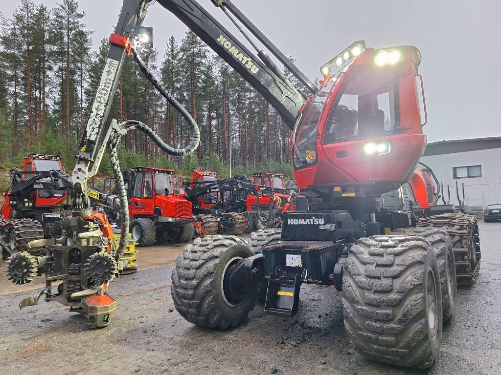 Komatsu 901 XC - Fakitermelő gép: 2 kép. Komatsu 901 XC - Fakitermelő gép: 2 kép.