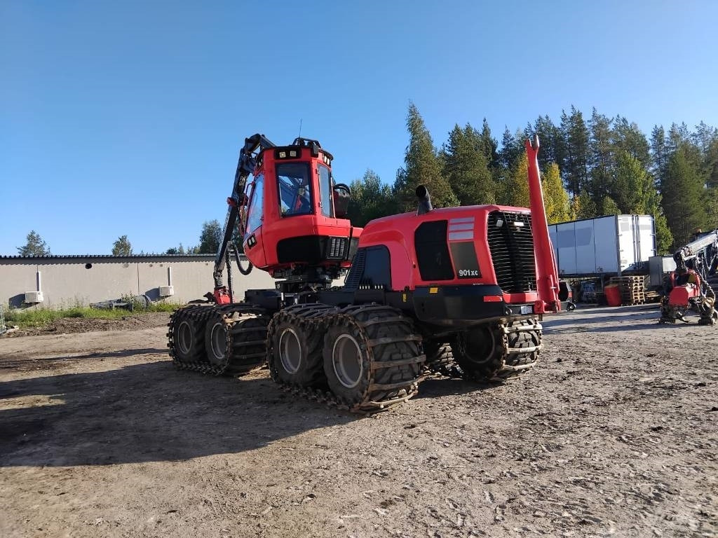 Fakitermelő gép Komatsu 901XC: 14 kép. Fakitermelő gép Komatsu 901XC: 14 kép.
