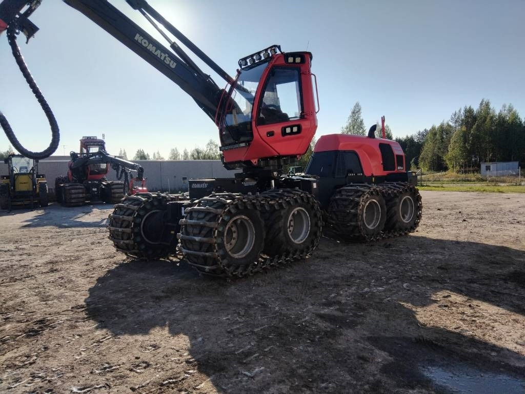 Fakitermelő gép Komatsu 901XC: 7 kép. Fakitermelő gép Komatsu 901XC: 7 kép.