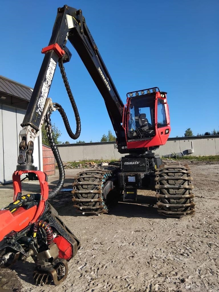 Fakitermelő gép Komatsu 901XC: 17 kép. Fakitermelő gép Komatsu 901XC: 17 kép.