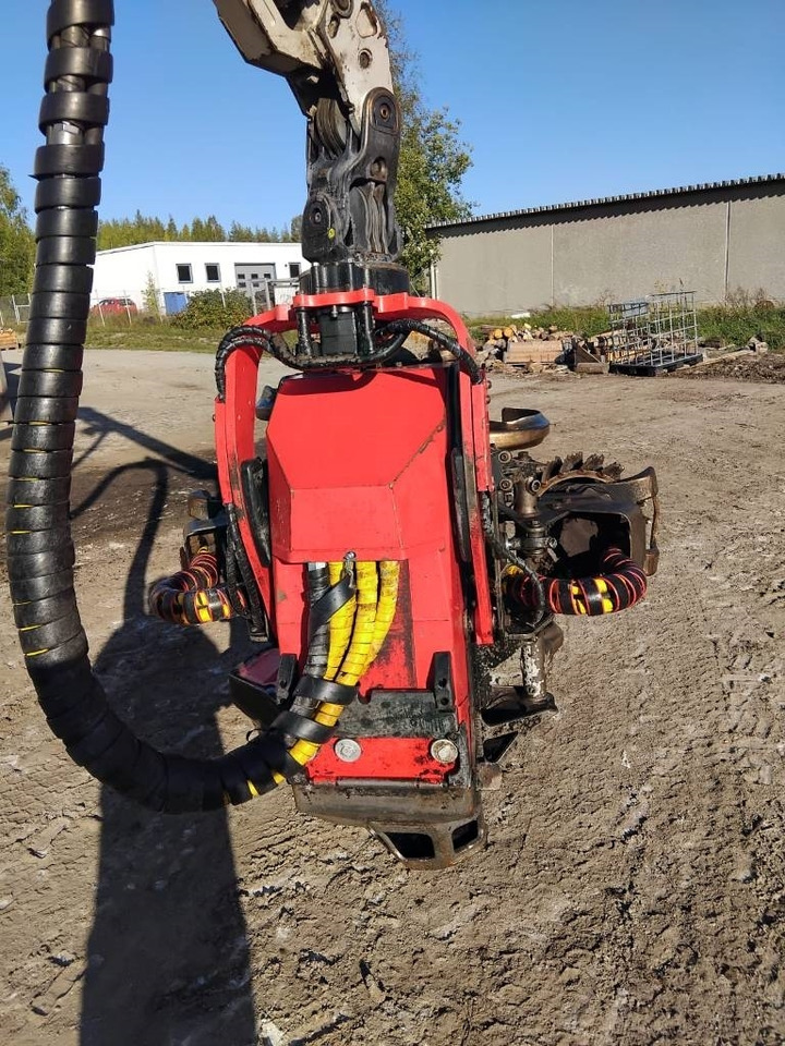 Fakitermelő gép Komatsu 901XC: 8 kép. Fakitermelő gép Komatsu 901XC: 8 kép.