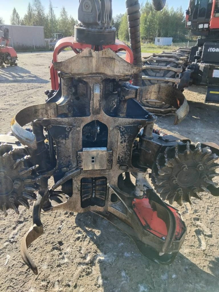 Fakitermelő gép Komatsu 901XC: 10 kép. Fakitermelő gép Komatsu 901XC: 10 kép.