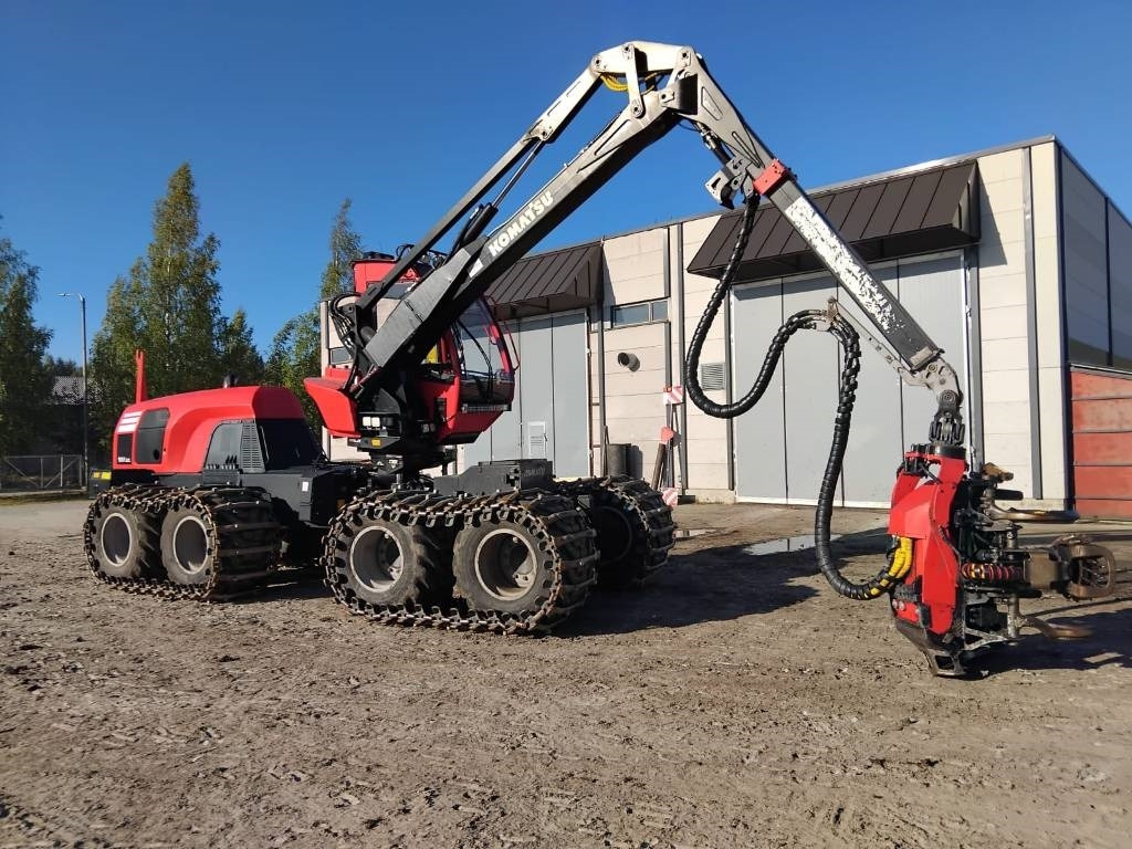 Fakitermelő gép Komatsu 901XC: 16 kép. Fakitermelő gép Komatsu 901XC: 16 kép.