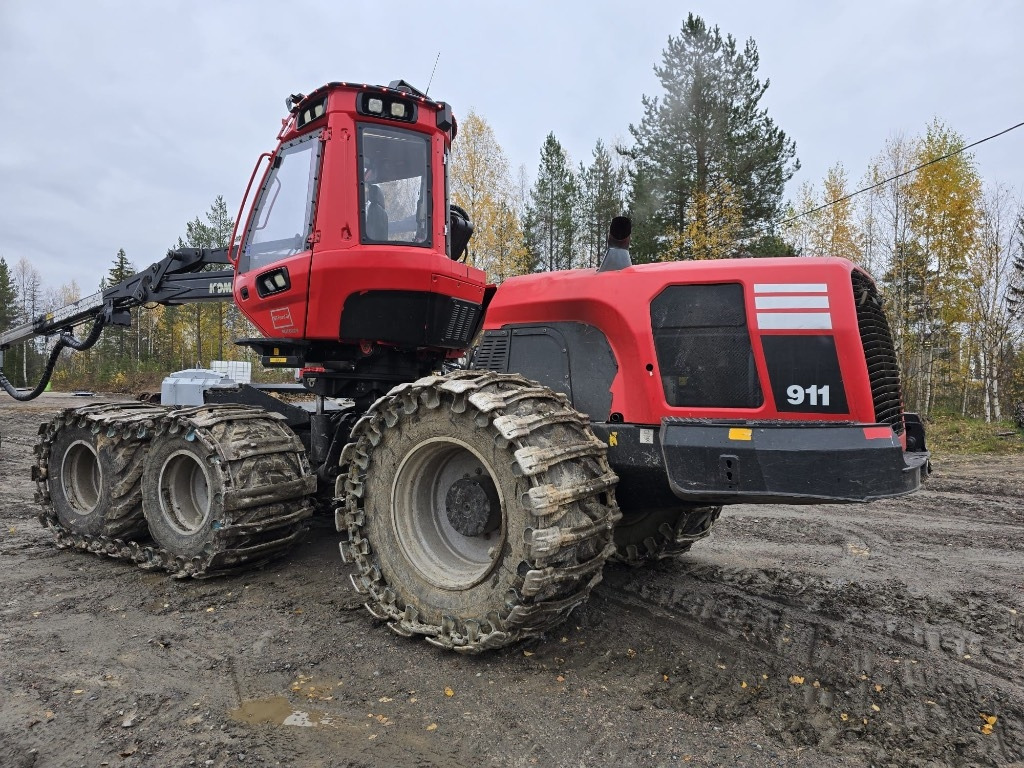 Komatsu 911.7 - Fakitermelő gép: 4 kép. Komatsu 911.7 - Fakitermelő gép: 4 kép.