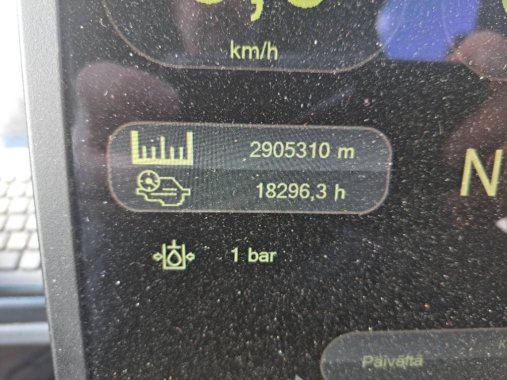 Komatsu 911 - Fakitermelő gép: 3 kép. Komatsu 911 - Fakitermelő gép: 3 kép.