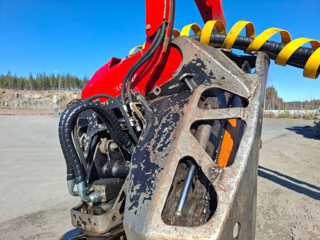 Komatsu 911 - Fakitermelő gép: 4 kép. Komatsu 911 - Fakitermelő gép: 4 kép.