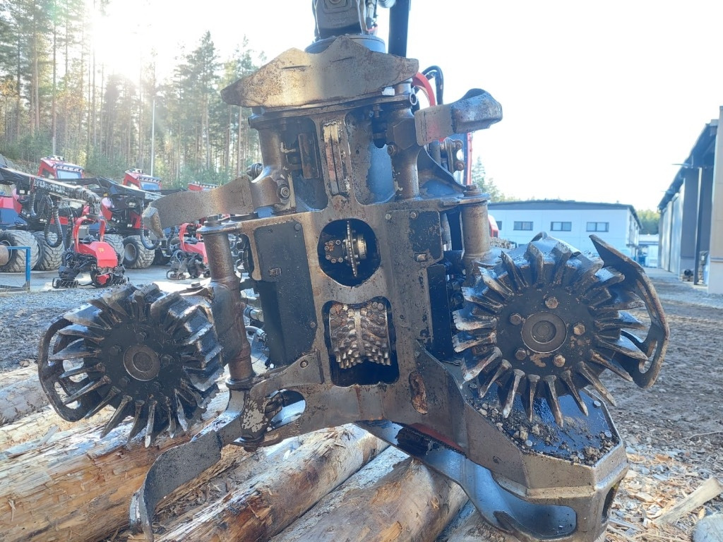 Komatsu 911 - Fakitermelő gép: 3 kép. Komatsu 911 - Fakitermelő gép: 3 kép.