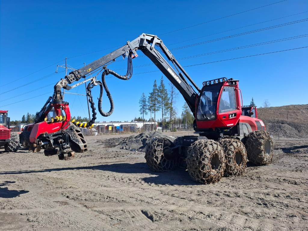 Komatsu 911 - Fakitermelő gép: 1 kép. Komatsu 911 - Fakitermelő gép: 1 kép.