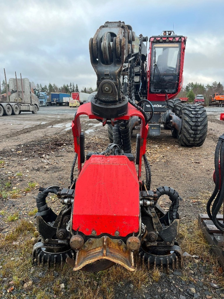 Komatsu 911 - Fakitermelő gép: 2 kép. Komatsu 911 - Fakitermelő gép: 2 kép.