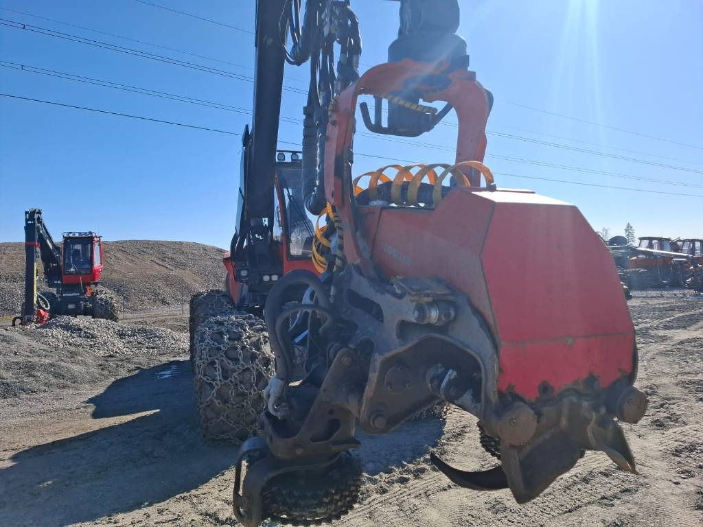 Komatsu 911 - Fakitermelő gép: 5 kép. Komatsu 911 - Fakitermelő gép: 5 kép.