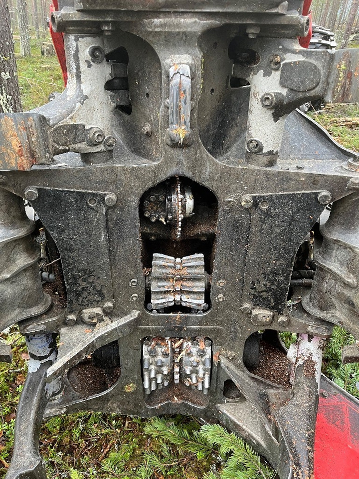 Komatsu 931 - Fakitermelő gép: 2 kép. Komatsu 931 - Fakitermelő gép: 2 kép.