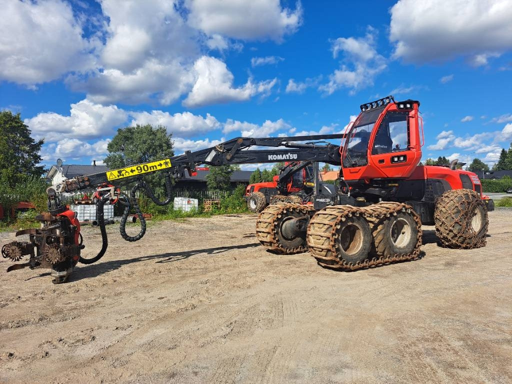 Komatsu 931 - Fakitermelő gép: 1 kép. Komatsu 931 - Fakitermelő gép: 1 kép.