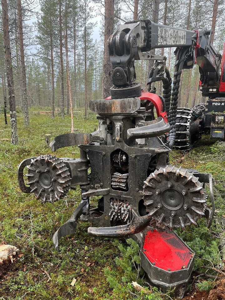 Komatsu 931 - Fakitermelő gép: 1 kép. Komatsu 931 - Fakitermelő gép: 1 kép.