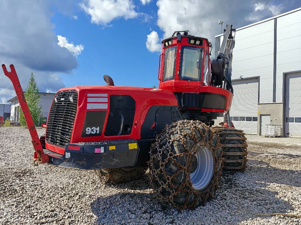Komatsu 931 - Fakitermelő gép: 3 kép. Komatsu 931 - Fakitermelő gép: 3 kép.