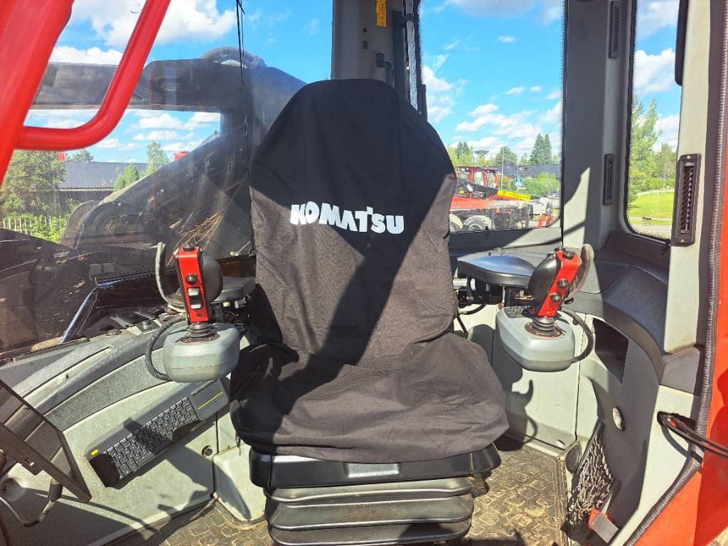 Komatsu 931 - Fakitermelő gép: 5 kép. Komatsu 931 - Fakitermelő gép: 5 kép.