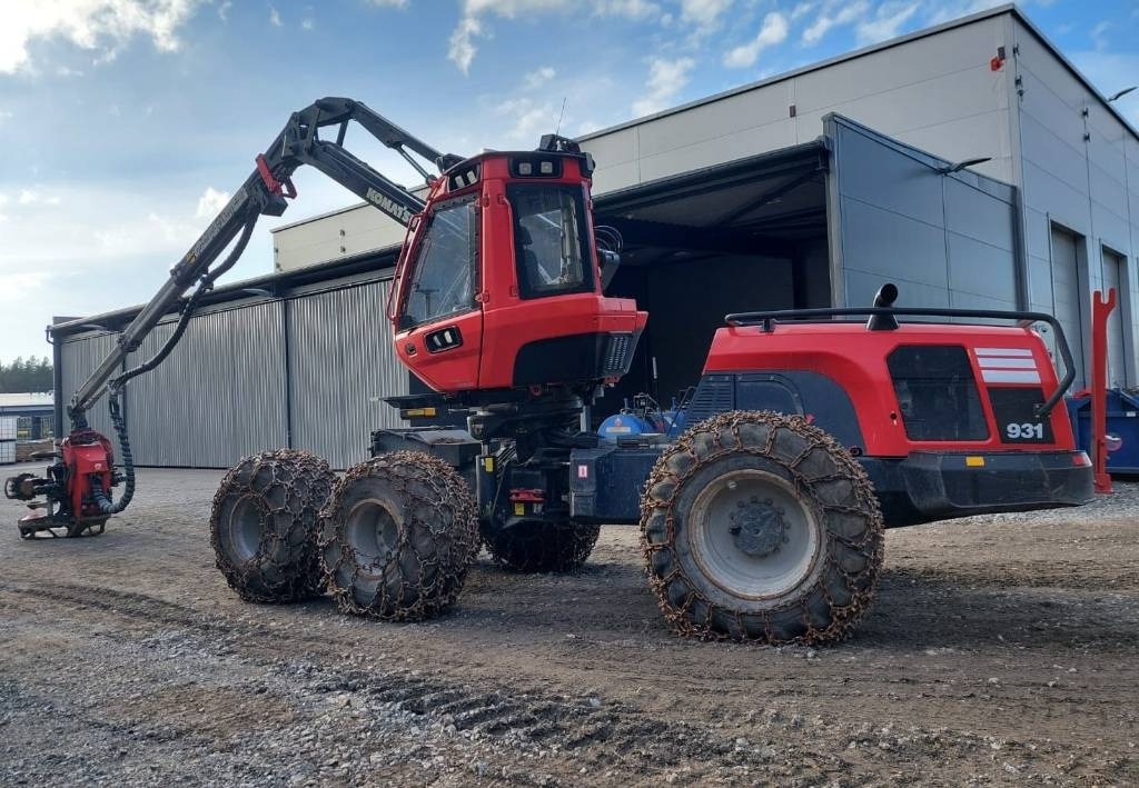 Komatsu 931 - Fakitermelő gép: 1 kép. Komatsu 931 - Fakitermelő gép: 1 kép.