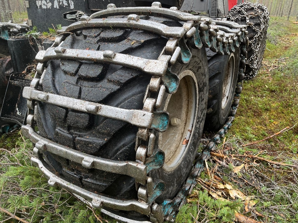 Komatsu 931 - Fakitermelő gép: 3 kép. Komatsu 931 - Fakitermelő gép: 3 kép.