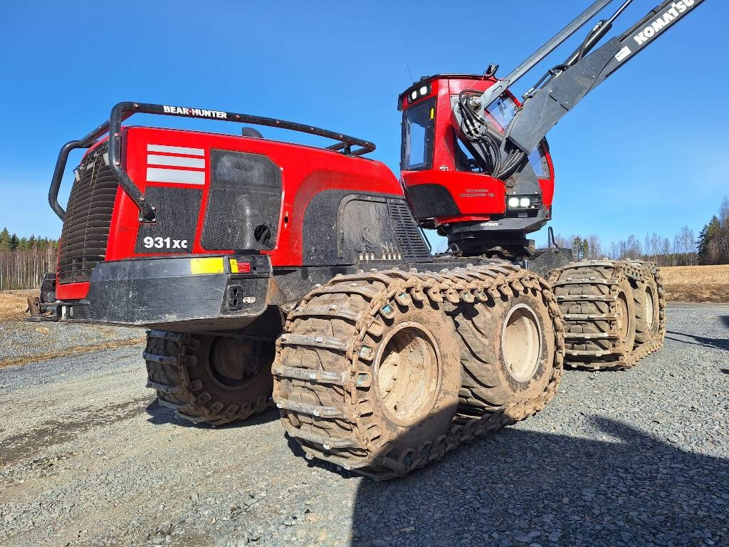 Komatsu 931 XC - Fakitermelő gép: 2 kép. Komatsu 931 XC - Fakitermelő gép: 2 kép.
